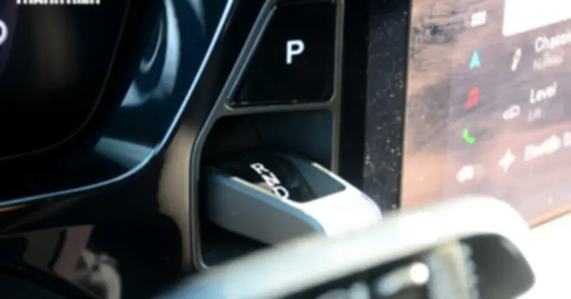 Chuyên gia cảnh báo: Chuyển số P khi dừng đèn đỏ làm hại hộp số ô tô