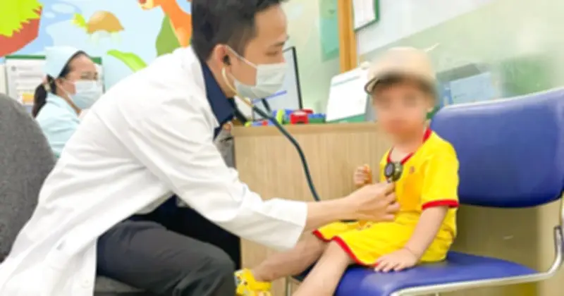 Chuyên gia cảnh báo: Không nên hoảng loạn đưa trẻ đi tiêm vắc xin não mô cầu ngay lập tức