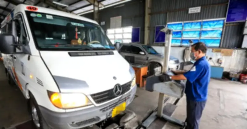 Chuyên gia cảnh báo rủi ro khi 'đạp lút ga' kiểm định khí thải xe cũ tại Việt Nam