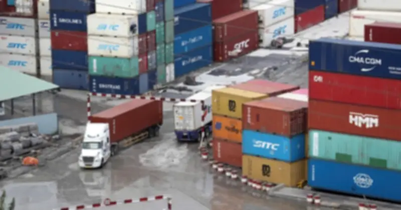 Chuyên Gia Kiến Nghị Gói Hỗ Trợ Doanh Nghiệp Vượt Bão Xăng Dầu