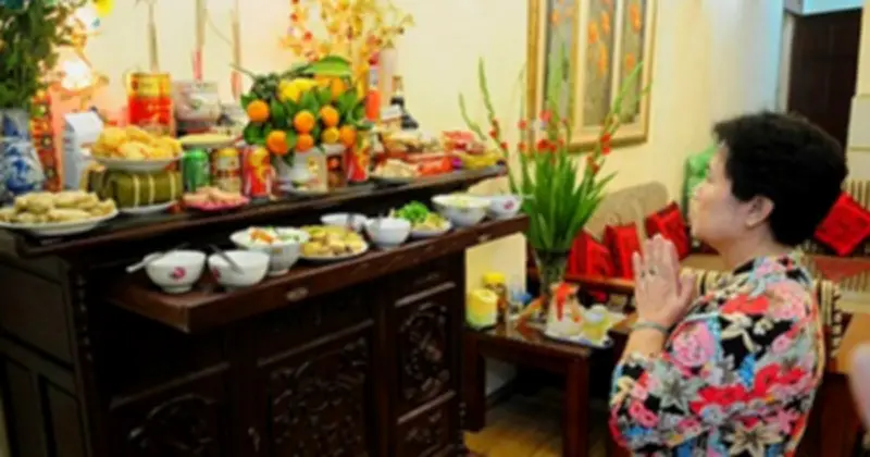 Chuyên gia văn hóa khuyên dọn dẹp bàn thờ sau tháng Giêng để giữ sự trang nghiêm