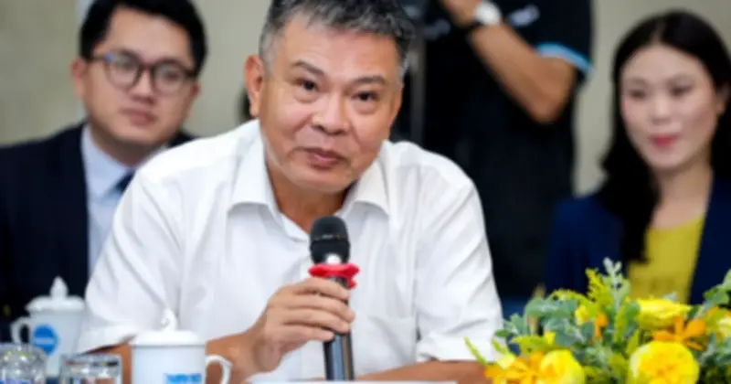 Chuyên gia đề xuất bỏ trần giá vé máy bay để ứng phó với 'bão xăng dầu'