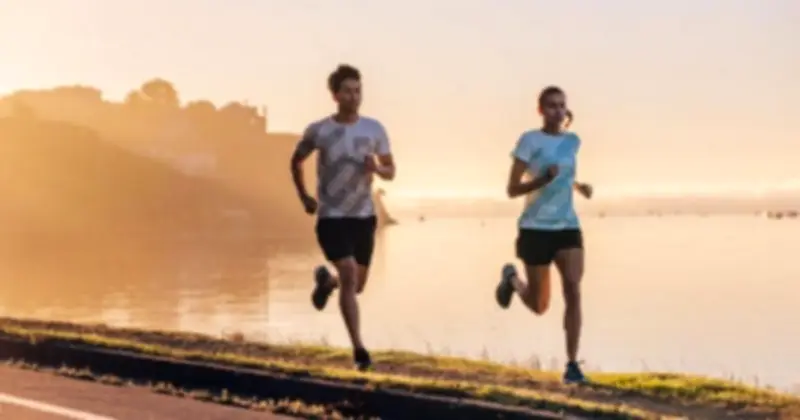 Chạy bộ sáng hay đi bộ tối: Lựa chọn nào tốt hơn cho sức khỏe thể chất và tinh thần?
