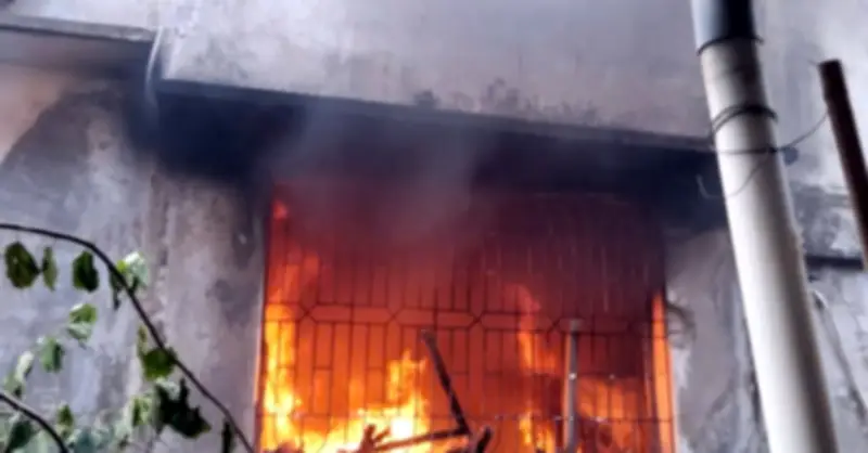 Cháy dữ dội trong căn nhà 5 tầng tại Hà Nội, lửa đỏ rực bốc cao