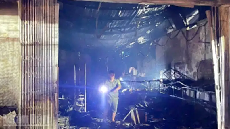 Cháy lớn thiêu rụi kho thiết bị điện tử tại An Giang, thiệt hại 350 triệu đồng