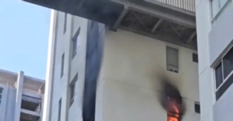 Cháy lớn tại chung cư Hà Nội, cư dân hoảng loạn tháo chạy trong đêm