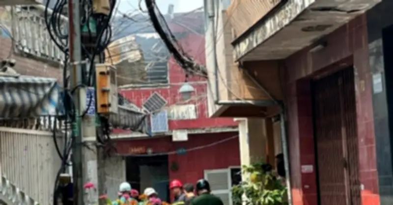 Cháy nhà trong hẻm giữa trưa tại TPHCM, người dân hoảng loạn sơ tán