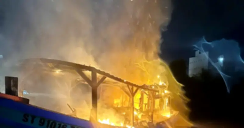 Cháy tàu cá ở Cà Mau do chập điện năng lượng mặt trời, thiệt hại hơn 600 triệu đồng