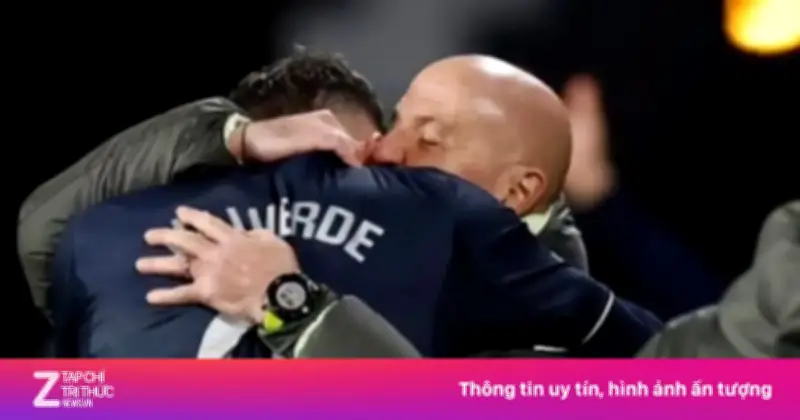 Cái ôm nghẹn ngào của Valverde: Hành động cao quý sau bàn thắng quyết định