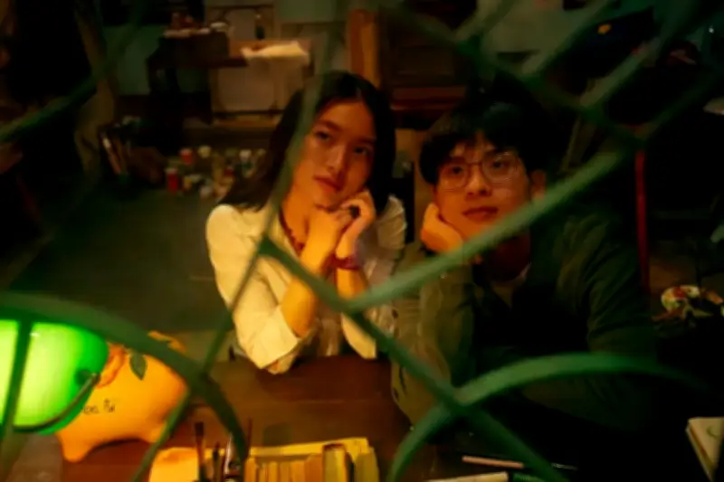 Cảm Ơn Người Đã Thức Cùng Tôi: Phim Nhạc Kịch Về Tuổi Trẻ Thăng Hạng Tại Phòng Vé