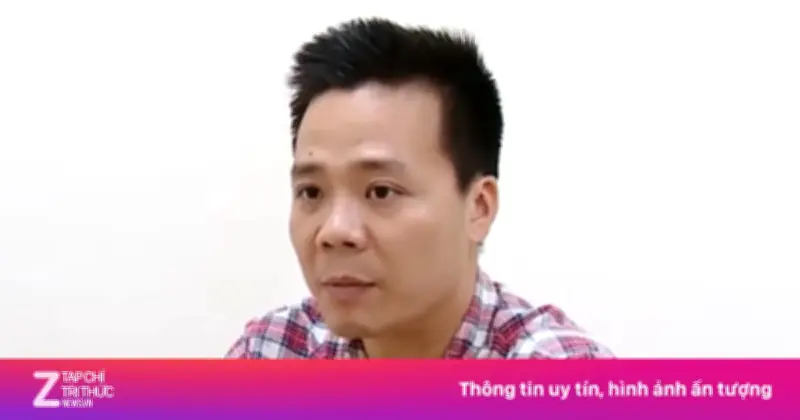 Cán bộ công an nhận phong bì sau khi mật báo kế hoạch điều tra cho doanh nghiệp