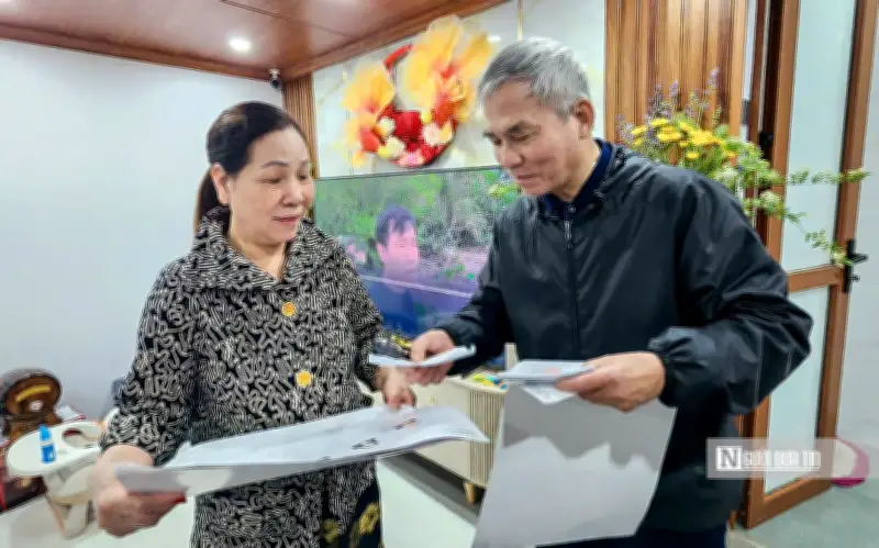 Cán bộ Hà Nội tích cực phát thẻ cử tri trước ngày bầu cử Quốc hội