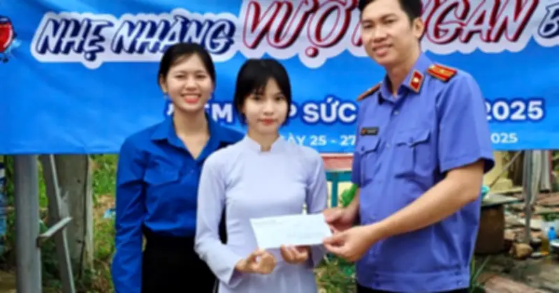 Cán bộ Đoàn Cà Mau nhận giải Lý Tự Trọng với sáng kiến cải cách Viện kiểm sát