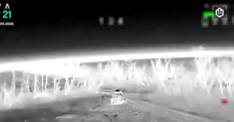 Cận cảnh UAV Ukraine tấn công hệ thống phòng không Buk của Nga