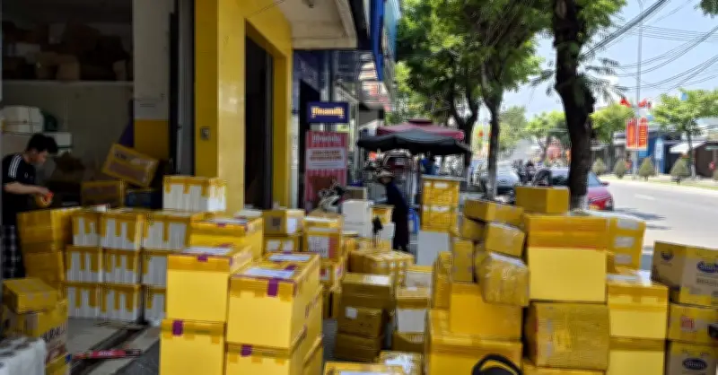 Cận cảnh vỉa hè Đà Nẵng trước giờ G: Bị hàng quán 'nuốt chửng'