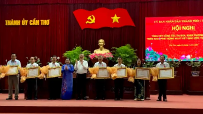 Cần Thơ đẩy mạnh thi đua yêu nước, khen thưởng kịp thời và phát động phong trào theo gương Bác Hồ