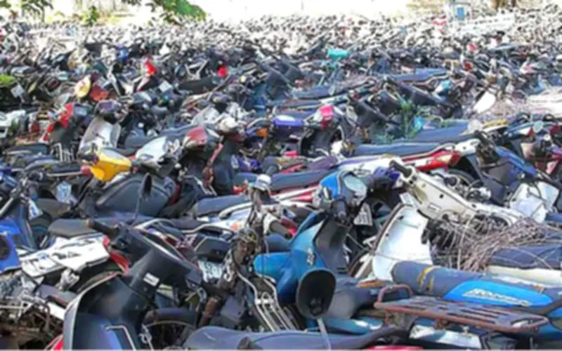 Công an Cầu Giấy tìm chủ xe Honda Airblade đen không rõ nguồn gốc