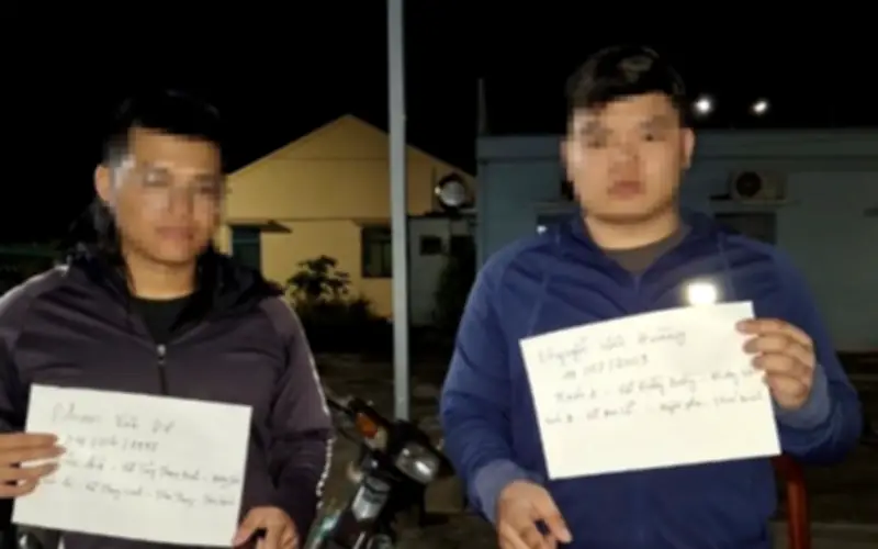 Công An Hưng Yên Bắt Quả Tang 2 Đối Tượng Rải Tờ Rơi Cho Vay Trả Góp Trái Phép