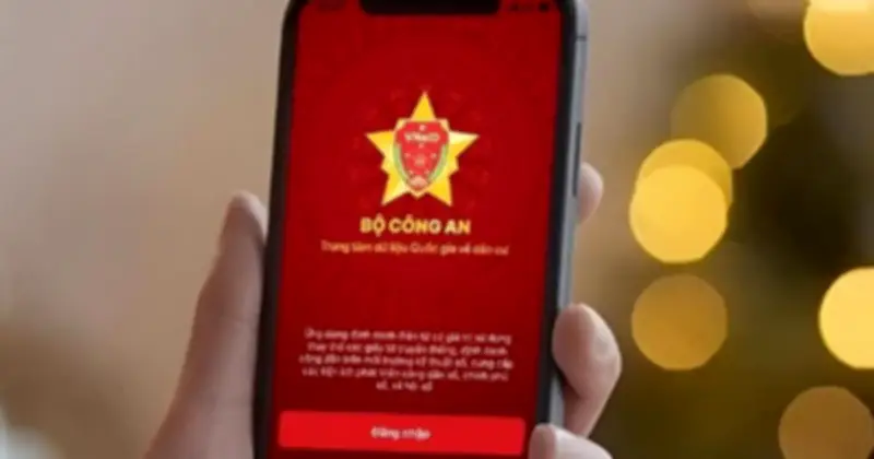 Công an Phú Thọ khuyến khích người dân đánh giá thủ tục xuất nhập cảnh qua ứng dụng VNeID