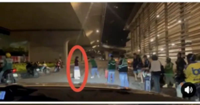 Công an TP.HCM tìm người phụ nữ liên quan vụ xe ôm công nghệ gây náo loạn sân bay Tân Sơn Nhất