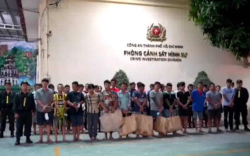 Công an TP.HCM triệt phá tụ điểm đá gà ăn tiền, thu giữ hàng trăm triệu đồng