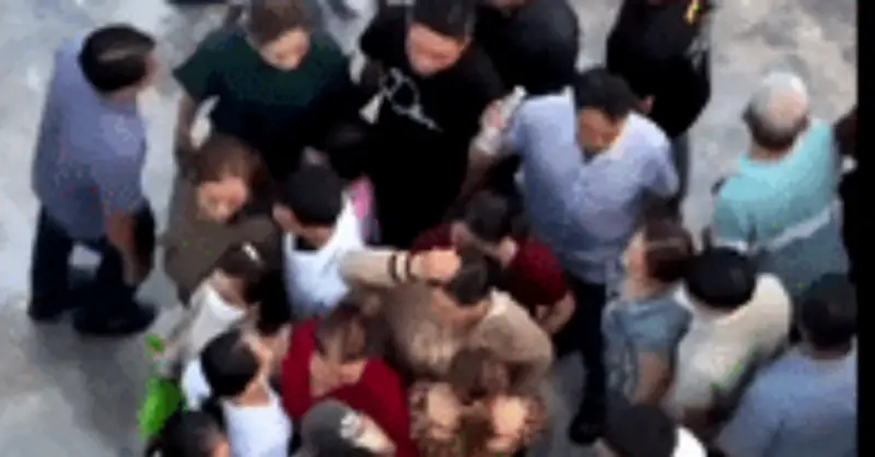 Công an vào cuộc điều tra vụ nghi dân cảnh giật dây chuyền khách du lịch