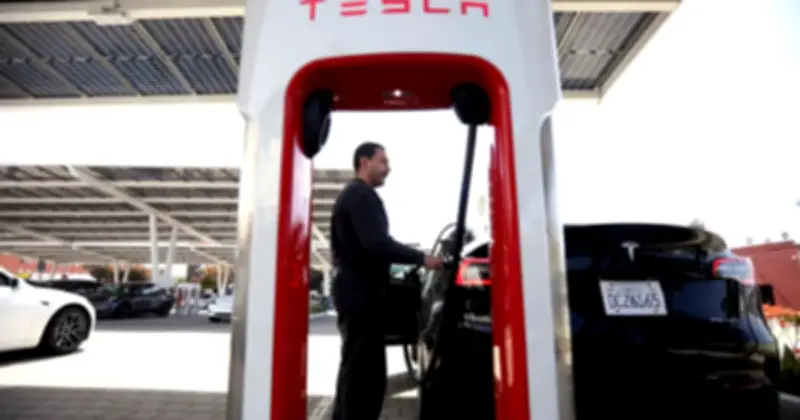 Cộng đồng xe điện Mỹ 'ăn mừng' khi giá xăng tăng vọt, chi phí sạc vẫn ổn định