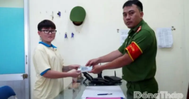 Công nhân may 19 tuổi trả lại 30 triệu đồng chuyển khoản nhầm, Công an Đồng Tháp hỗ trợ