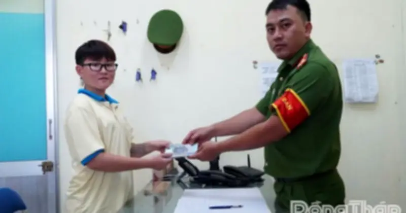 Công nhân may 19 tuổi trả lại 30 triệu đồng nhận nhầm, khẳng định giá trị đạo đức