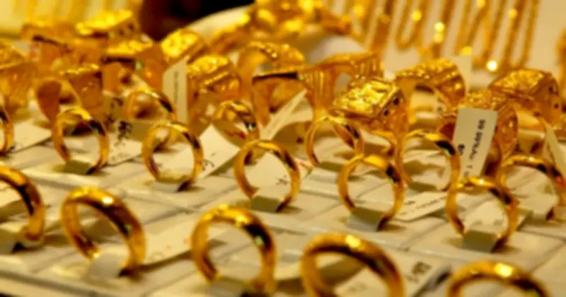 Căng thẳng địa chính trị đẩy giá vàng tăng mạnh, nhà đầu tư ưu tiên nắm giữ