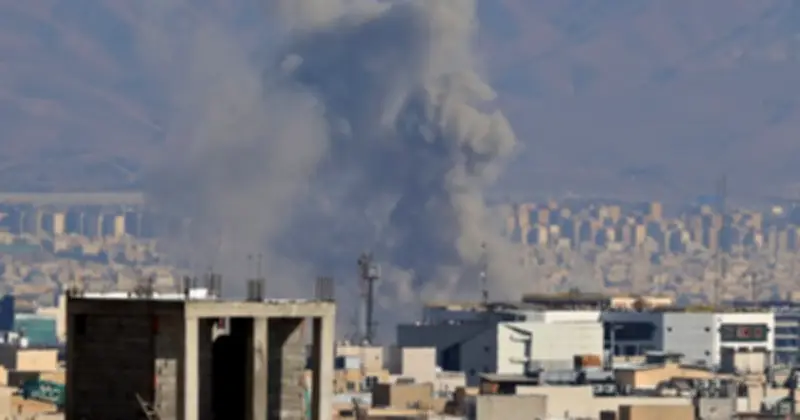 Căng thẳng leo thang: Trump cảnh báo đòn mạnh vào Iran, Tehran đáp trả bằng UAV và tên lửa