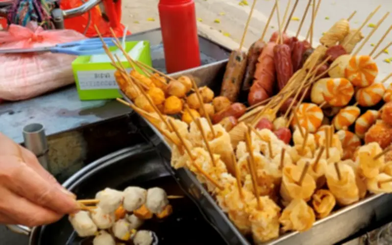 Cổng Trường Và Nỗi Lo 'Xiên Bẩn': Khoảng Trống An Toàn Thực Phẩm Cho Trẻ