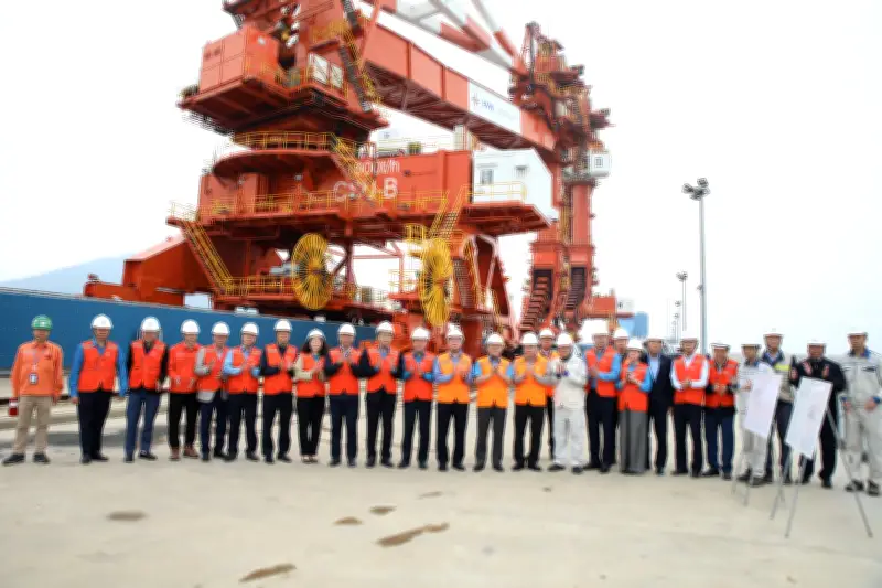 Công trình điện trọng điểm chậm lộ, công nhân vẫn thực hiện tốt nghĩa vụ công dân