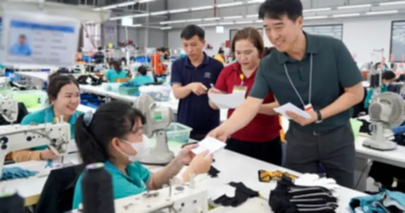 Công ty Haivina Hồng Lĩnh chi 650 triệu đồng hỗ trợ tiền xăng cho hơn 1.300 lao động