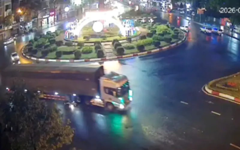 Cảnh báo điểm mù sau vụ tai nạn thương tâm giữa container và xe máy tại Đắk Lắk