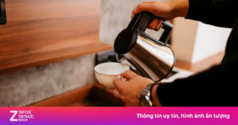 Cảnh báo: Ấm đun nước khách sạn có thể chứa vi khuẩn và được dùng cho mục đích lạ