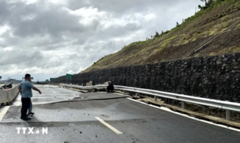 Cảnh báo người dân không đi vào cao tốc Đắk Nông đang thi công