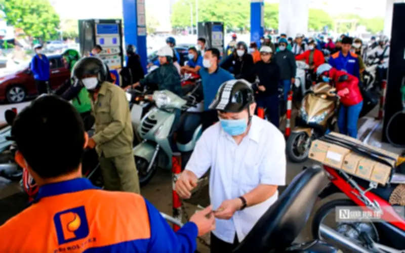 Cảnh báo nguy cơ cháy nổ từ việc tích trữ xăng dầu tại nhà ở TP.HCM và các tỉnh