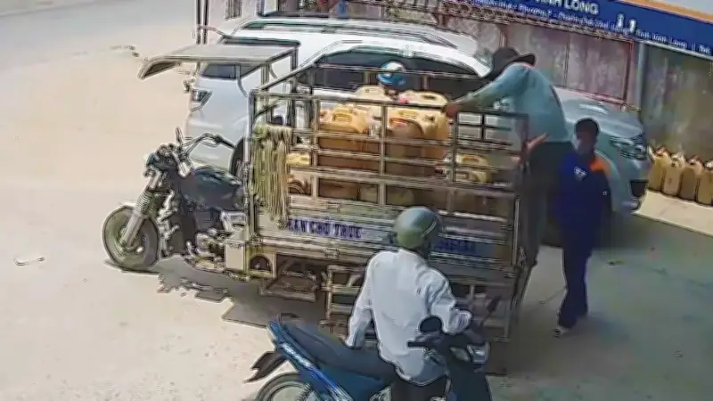 Cảnh báo nguy cơ cháy nổ từ việc tích trữ xăng dầu trong nhà