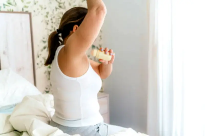 Cảnh báo nguy cơ tiềm ẩn từ chất khử mùi và sản phẩm chống mồ hôi