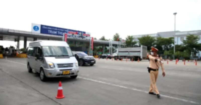 Cảnh báo nguy hiểm: Dừng xe trái quy định trên cao tốc TP.HCM – Trung Lương – Mỹ Thuận