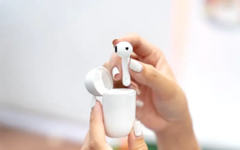 Cảnh báo: Sử dụng tai nghe quá lâu gây hại thính lực và cách phòng tránh