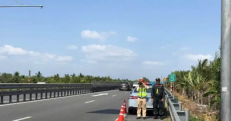 Cảnh báo từ CSGT: Dừng xe trên cao tốc sai cách, mức phạt lên đến 14 triệu đồng