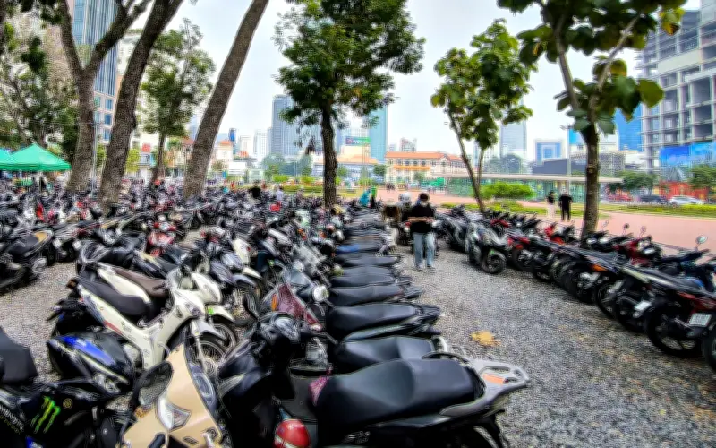 Cảnh giác chiêu trò câu giờ thối tiền thừa tại bãi giữ xe TP.HCM