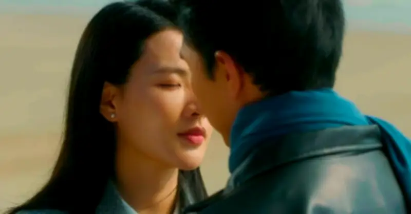 Cảnh hôn 'không giới hạn' trên phim VTV của Steven Nguyễn và Minh Trang gây sốt