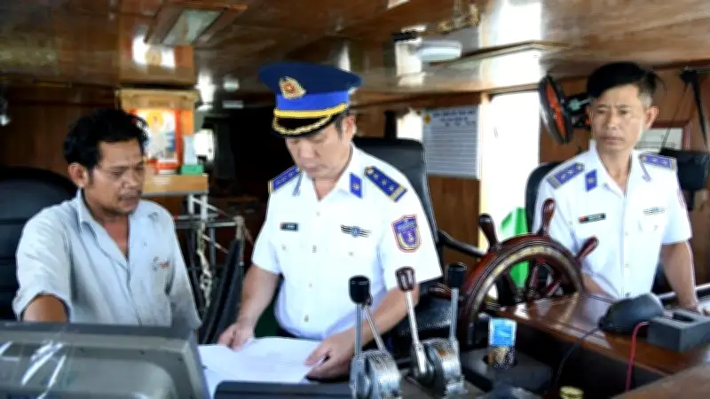 Cảnh sát biển 3 xử phạt hơn 1 tỷ đồng, tịch thu 4 tỷ đồng trong đợt cao điểm Tết 2026