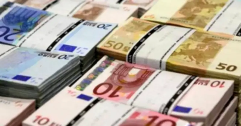 Cảnh sát Đức phát hiện 500.000 euro và 50 kg vàng trong xe tải, nghi vấn rửa tiền