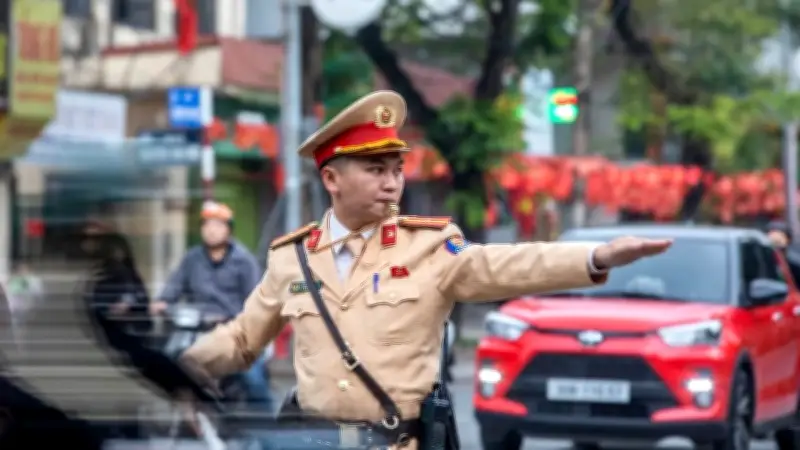 Cảnh sát giao thông Hà Nội đảm bảo an toàn cho ngày bầu cử Quốc hội khóa XVI