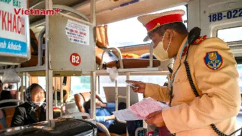 Cảnh sát giao thông tăng cường kiểm tra an toàn xe giường nằm tại 6 tỉnh phía Bắc