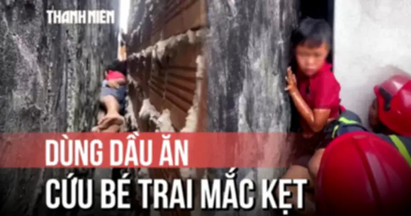 Cảnh sát giải cứu bé trai mắc kẹt giữa khe tường hẹp ở Hà Nội